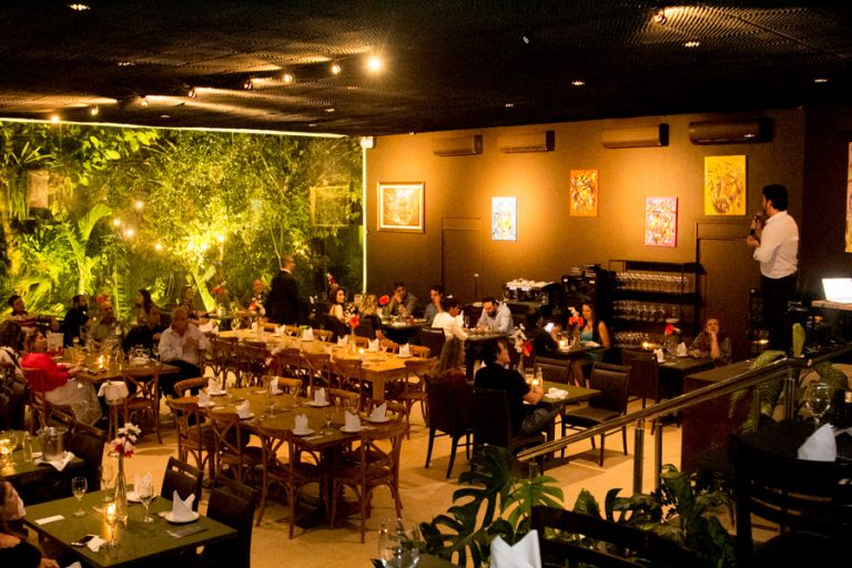 Pipo realiza dinner show com clássicos da ópera