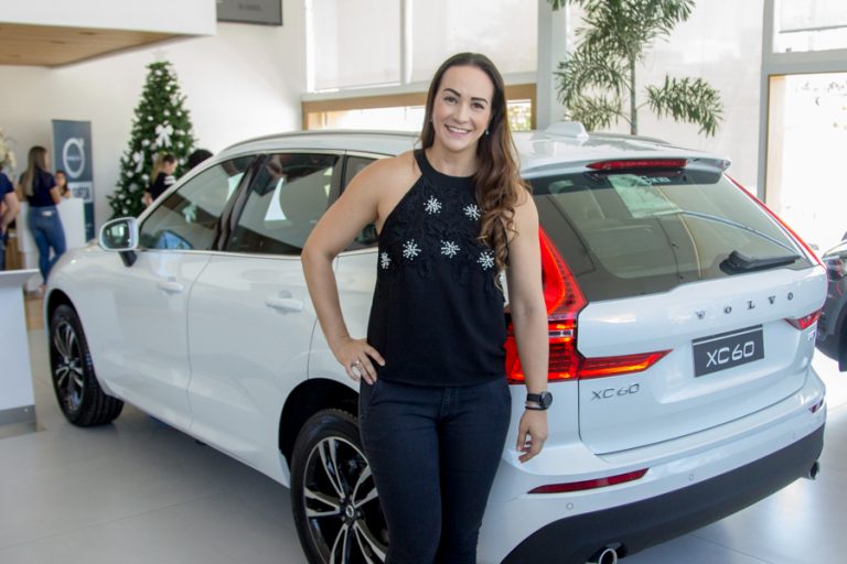 Descontos, brindes e pizza no sábado da Volvo GNC Suécia