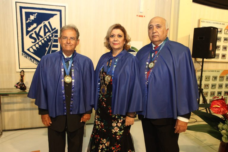 Skal e ACTur entregam a personalidades a Medalha Stênio Azevedo