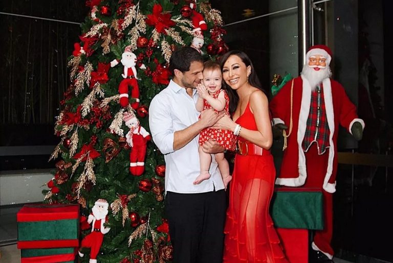 Sabrina Sato compartilha clique de Natal com a família