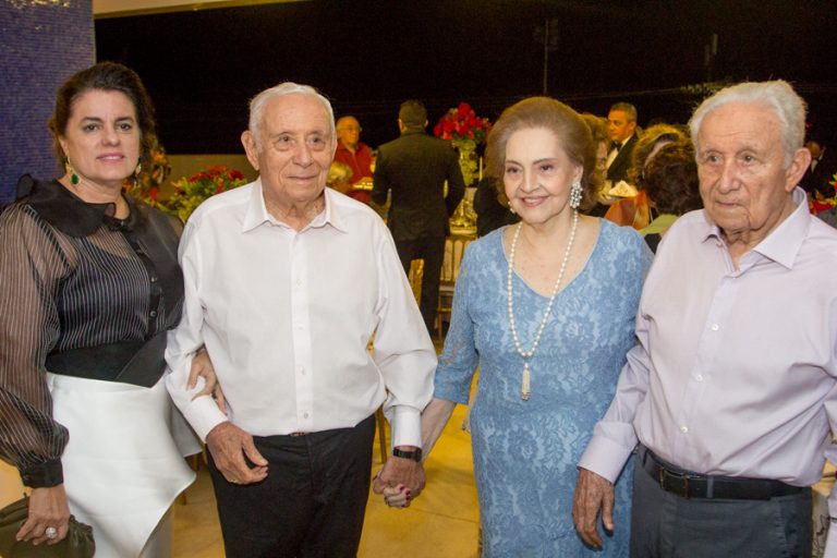 Norma e Humberto Bezerra recebem em tradicional confraternização natalina