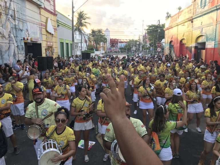 Foliões experientes dão dicas para curtir o Pré-Carnaval numa boa