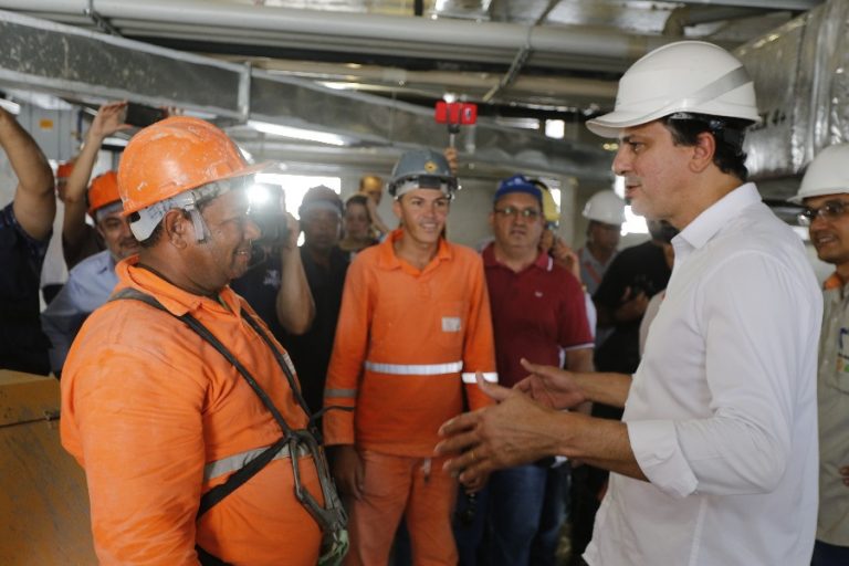 Governador Camilo Santana fiscaliza obras de hospital no Vale do Jaguaribe