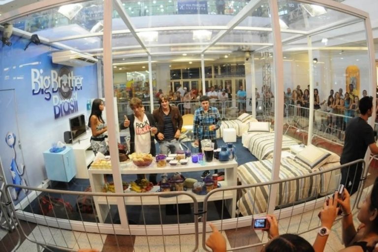 Nada de ex-BBB, Casa de Vidro voltará com anônimos