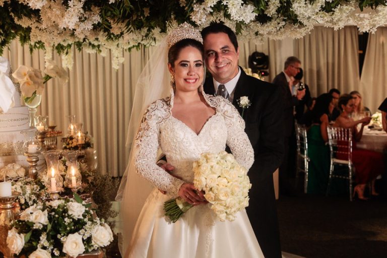 Ana Luiza e Carabed Alberto celebram casamento com familiares e amigos