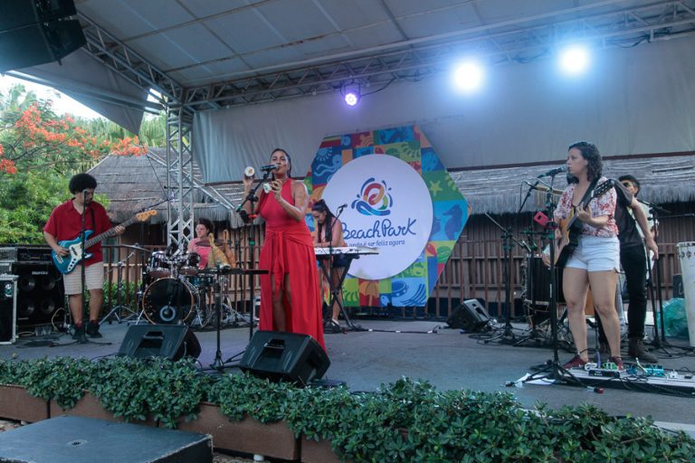 Beach Park tem primeiro sábado com folia de pré-carnaval