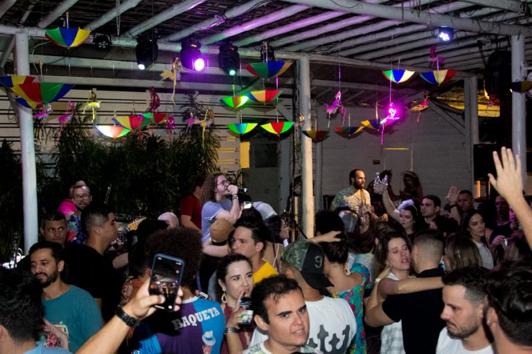 Colosso faz esquenta da folia com pré-carnaval neste domingo