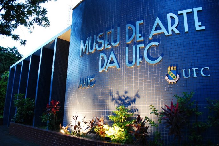Exposição celebra artes feitas por arquitetos nos 55 anos do curso da UFC