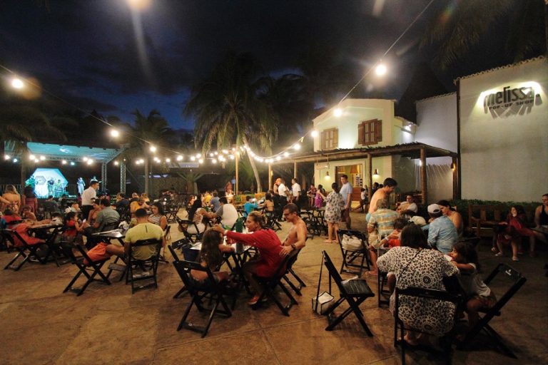 Os Transacionais são atração na Vila Azul do Mar neste sábado (18)