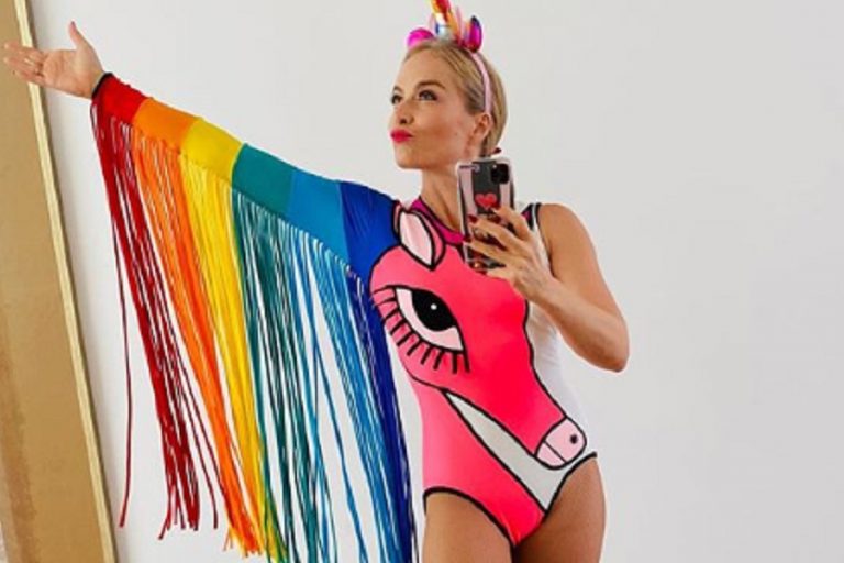 Angélica posa de unicórnio para carnaval e mostra fantasias da família