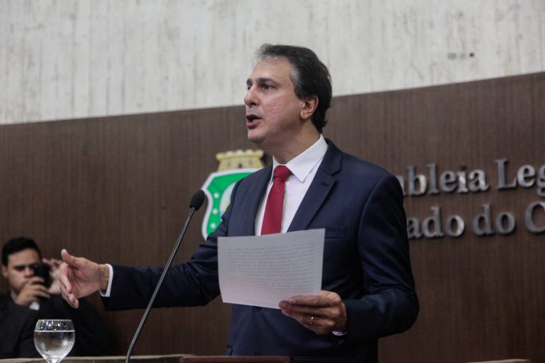 Camilo Santana assina protocolo com Fiocruz para criação de vacina cearense contra covid