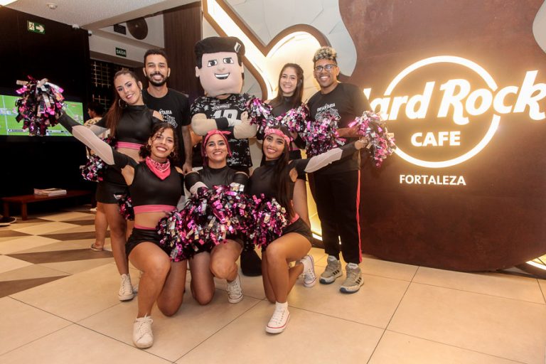 Hard Rock Café Fortaleza reúne fãs do esporte na final do Super Bowl