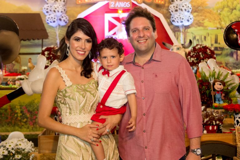 Daniel Otoch e Flávia Laprovitera comemoram 2 aninhos do filho Henrique