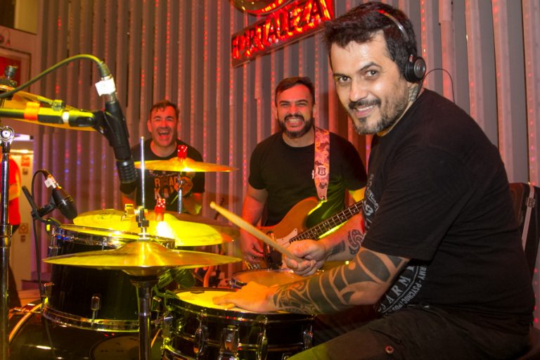 Jam Rock Brazuka animou Hard Rock Cafe com integrante do Paralamas