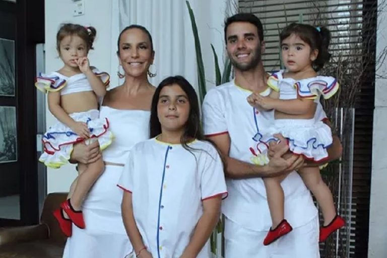 Ivete e família combinam looks para aniversário das caçulas