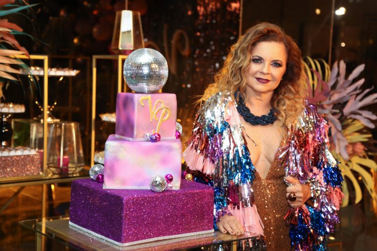Vera Passos revive os anos 80 em seu bday