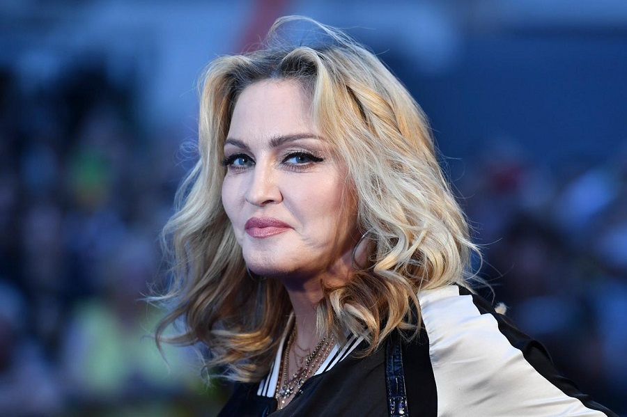 Madonna Literal - Madonna recentemente começou a seguir a atriz