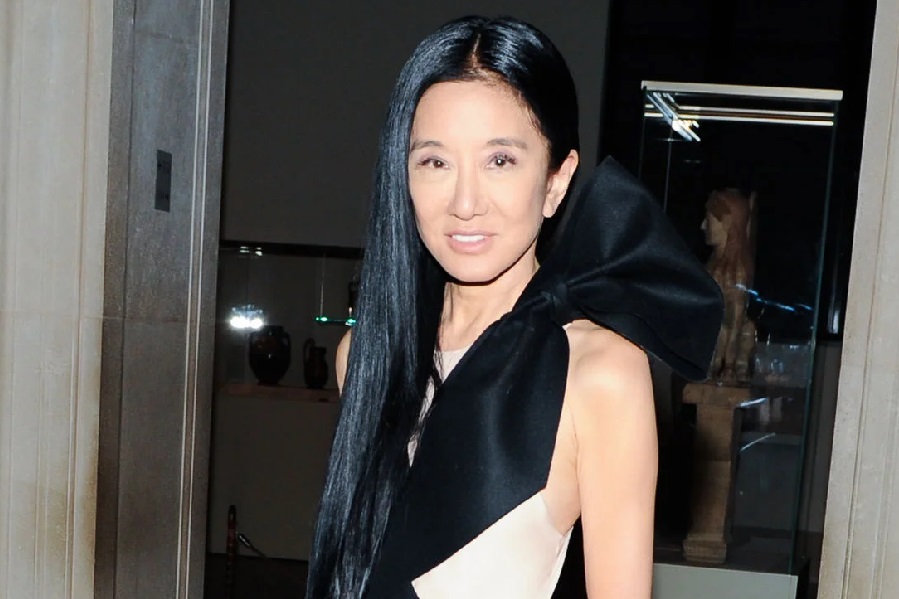 Vera Wang impressiona com abdômen definido aos 70 anos