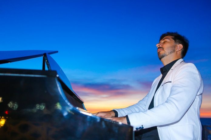 Felipe Adjafre No Projeto Pôr Do Sol De Fortaleza
