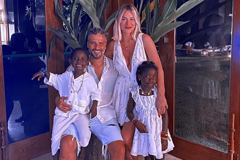 Bruno Gagliasso E Giovanna Ewbank Com Os Filhos Blessing E Titi
