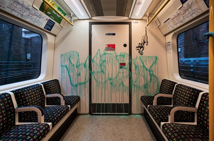 Grafite De Banksy No Metrô De Londres