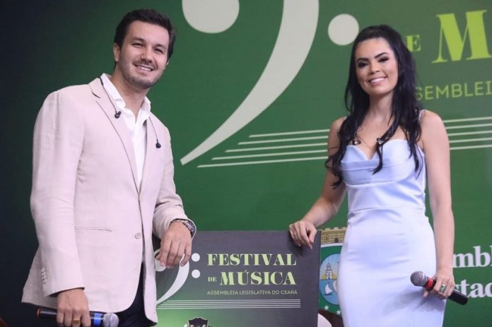 Levi Castelo Branco E Roberta Fiuza