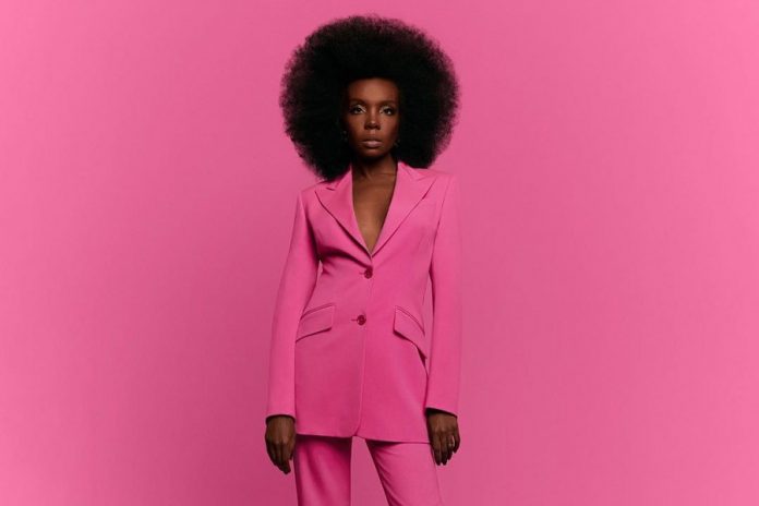 Thelma Assis Na Capa Da Harper's Bazaar