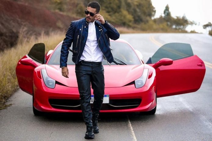 Carlinhos Maia E Sua Ferrari