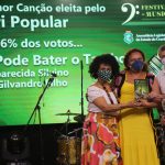 Vencedoras Do Juri Popular Adna Oliveira E Aparecida Silvino Com Antonio Henrique