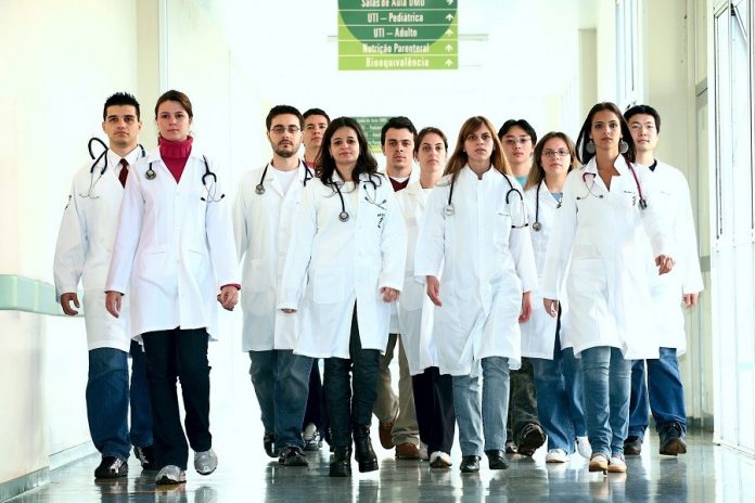 Aluno De Medicina