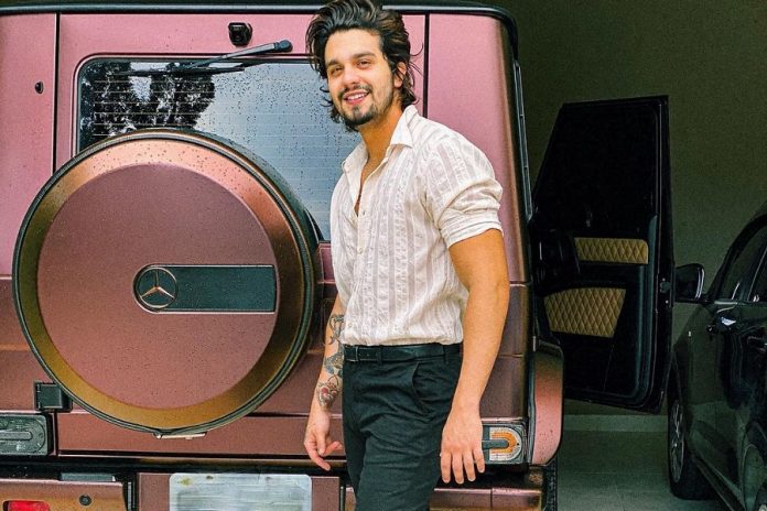 Luan Santana Junto A Sua Mercedes G63