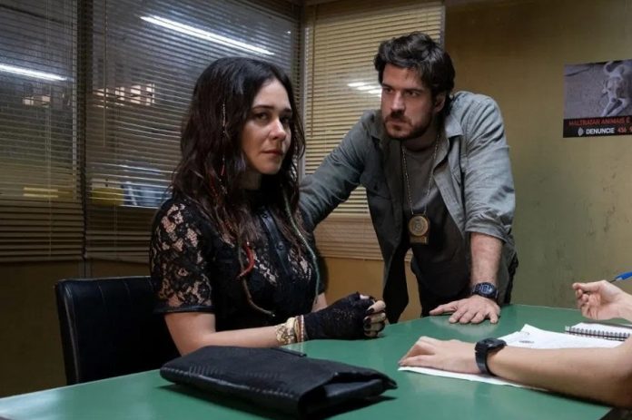 Alessandra Negrini E Marco Pigossi Em Cena De 'Cidade Invisível'