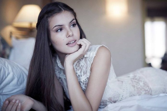 Camila Queiroz Como Angel, Em 'Verdades Secretas