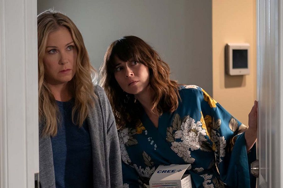 Christina Applegate E Linda Cardellini De 'Disque Amiga Para Matar'