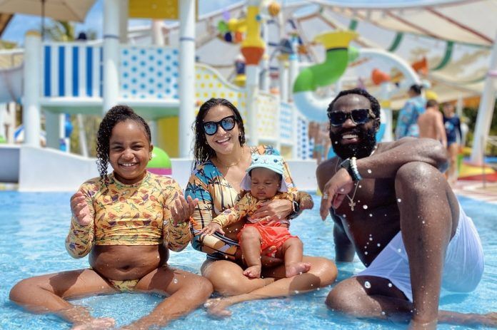Douglas Silva E Família No Beach Park