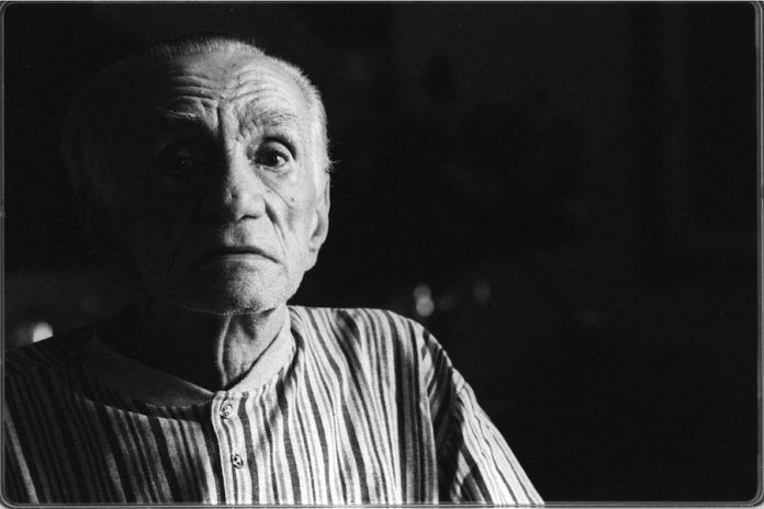 174401_0.tif O Escritor Jo√£o Cabral