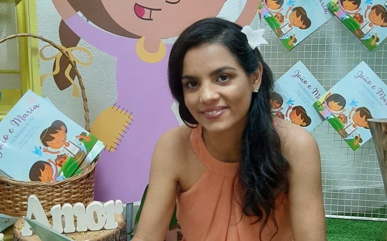 Drycca Freitas   Autora Do Livro João E Maria, Uma Releitura De Paz