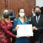 Adriana Ximenes Recebe Homenagem Das Mãos Dos Vereadores Ana Paula E Adahil Junior