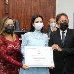 Alessandra Viana Recebe Homenagem Das Mãos Dos Vereadores Ana Paula E Adahil Junior