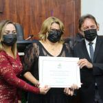 Ana Pinheiro Recebe Homenagem Das Mãos Dos Vereadores Ana Paula E Adahil Junior