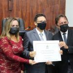 Antonio Carlos Castro Recebe Homenagem Das Mãos Dos Vereadores Ana Paula E Adahil Junior