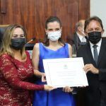 Raquel Aderaldo Recebe Homenagem Das Mãos Dos Vereadores Ana Paula E Adahil Junior