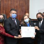 Washigton Barbosa Recebe Homenagem Das Mãos Dos Vereadores Ana Paula E Adahil Junior