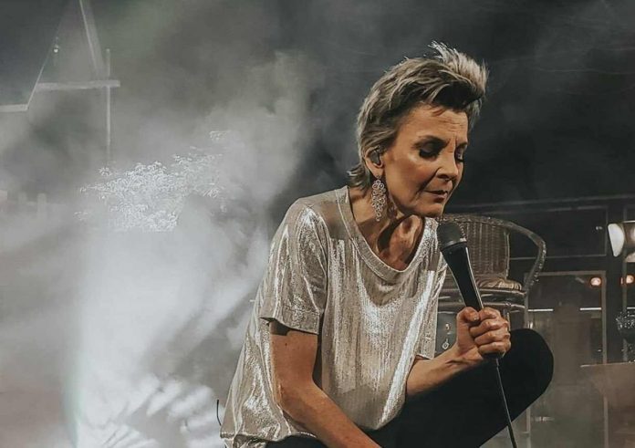 Ludmila 20498555