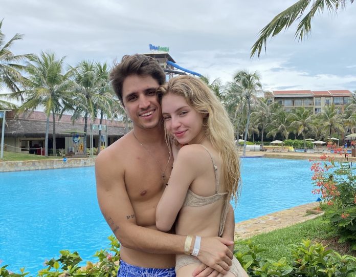 Fernanda Schneider E Namorado