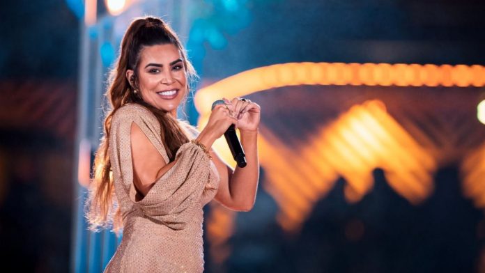 Naiara_azevedo_d9fy7CI_widexl