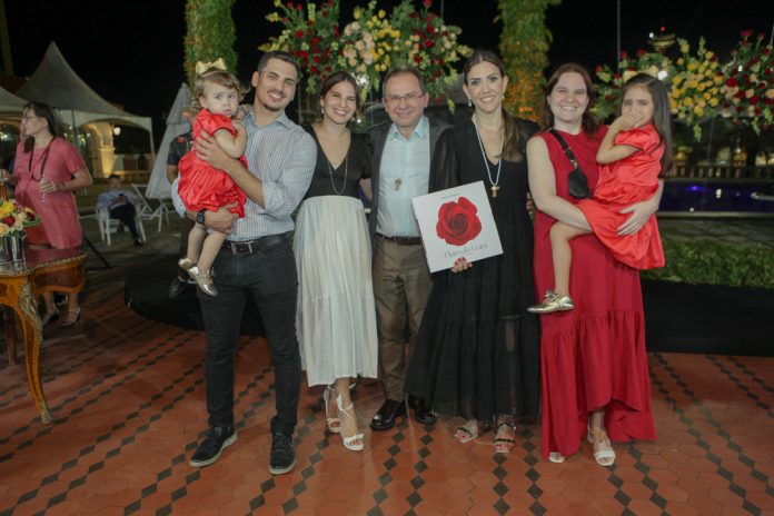 Gabriela, Gabriel, Marina, Carlos, Luciana, Natalia E Isabela Matos (4)
