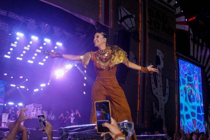 Claudia Leite (28)