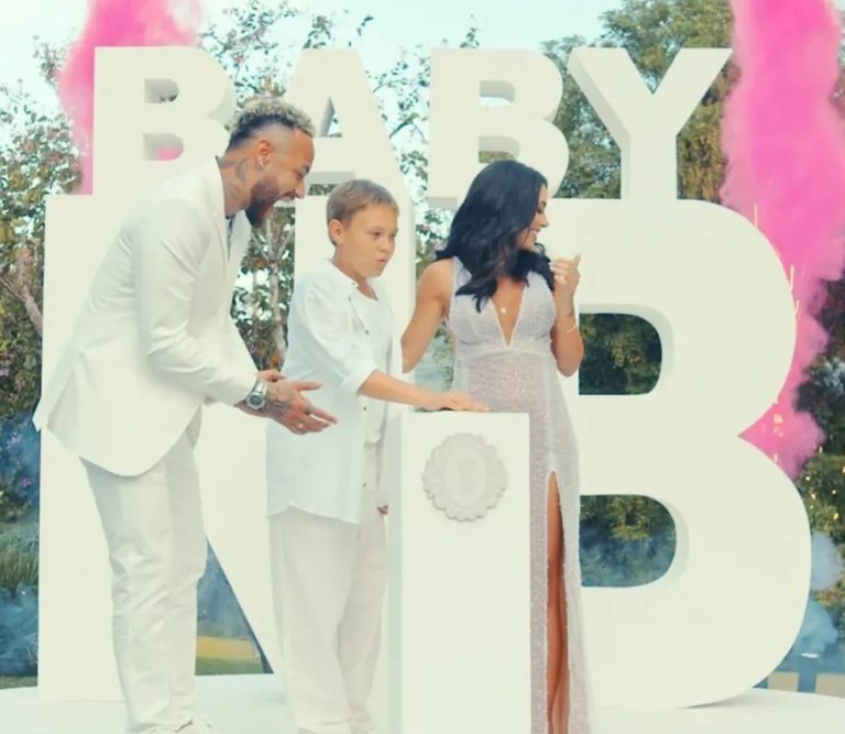 Neymar E Bruna Esperam Uma Menina