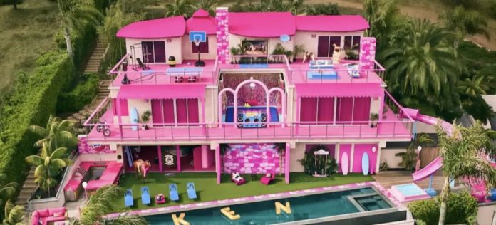 Barbie Casa Airbnb Capa